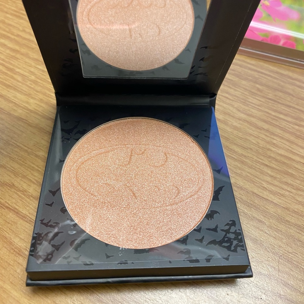 New/mint Batman Highlighter by Revolution